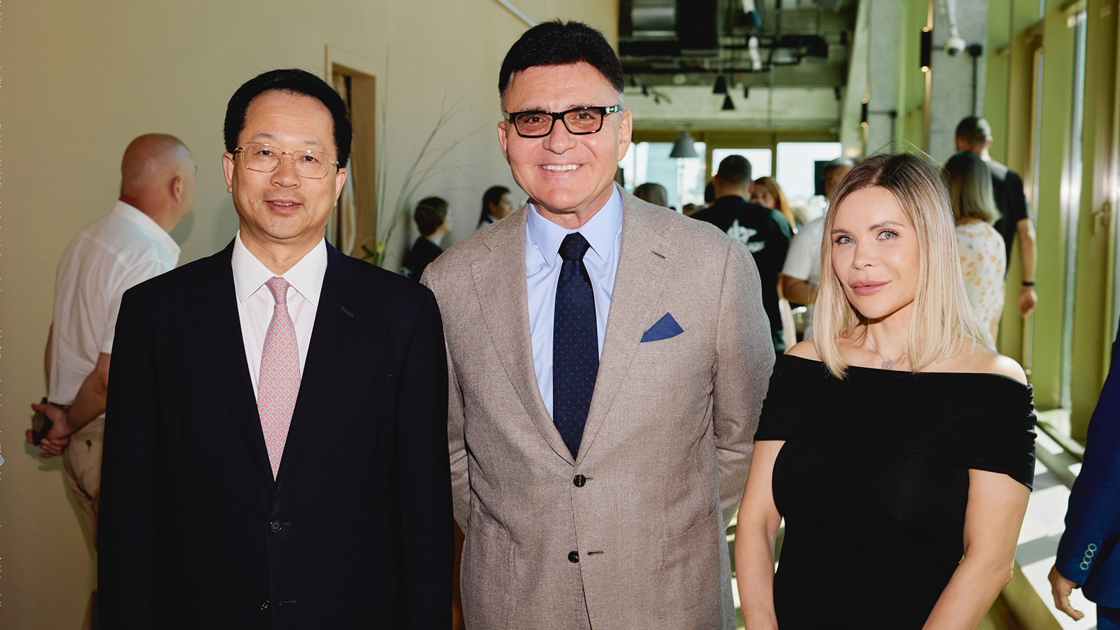 Большой китайский бизнес-завтрак главное фото